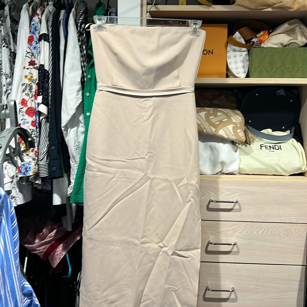 Outstanding strapless midi dress